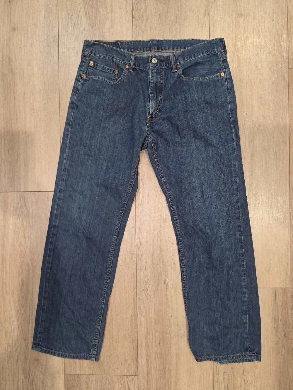 Levi's 559 Relaxed Straight men's jeans in size W34 L30.Classic medium blue wa